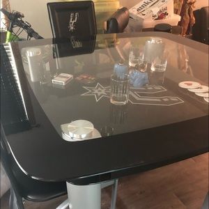 Spurs table with 4 matching chairs